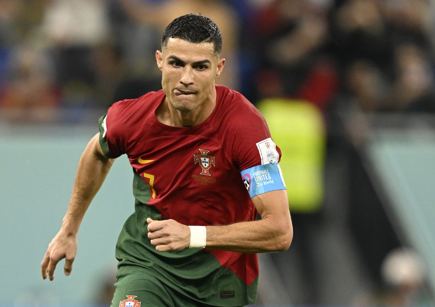 Cristiano&nbsp; Ronaldo batte il rigore che ha dato l'1-0 al Portogallo