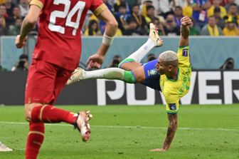 Il gol in rovesciata di Richarlison contro la Serbia&nbsp;