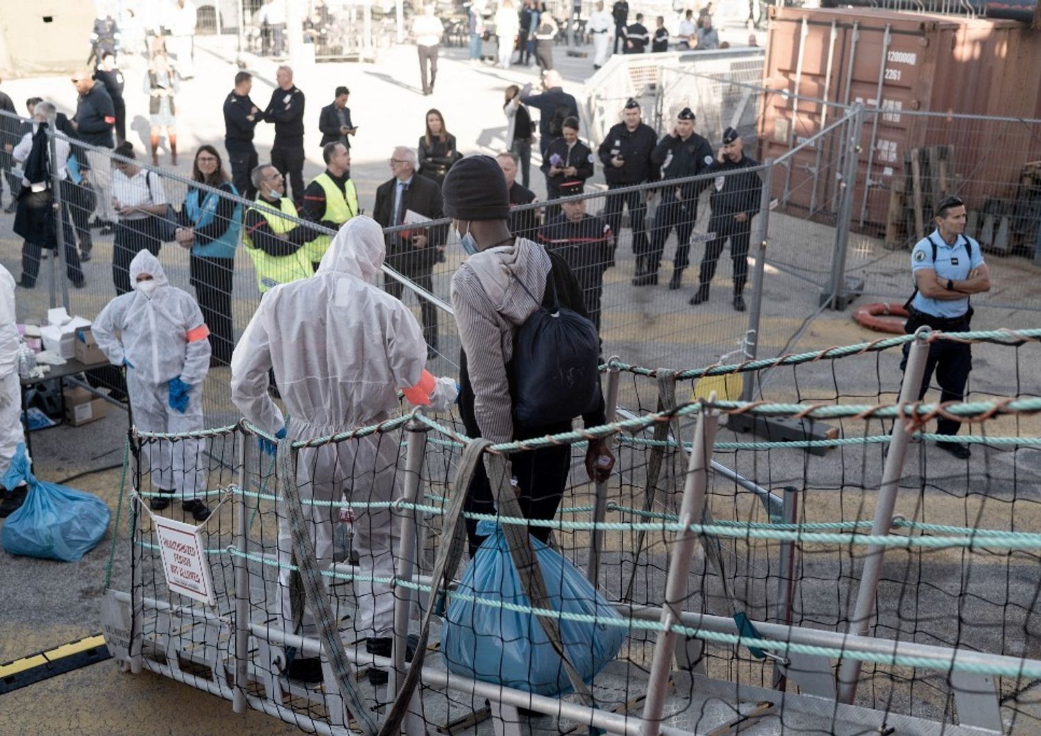 francia ultimatum Italia migranti non chiudere porti