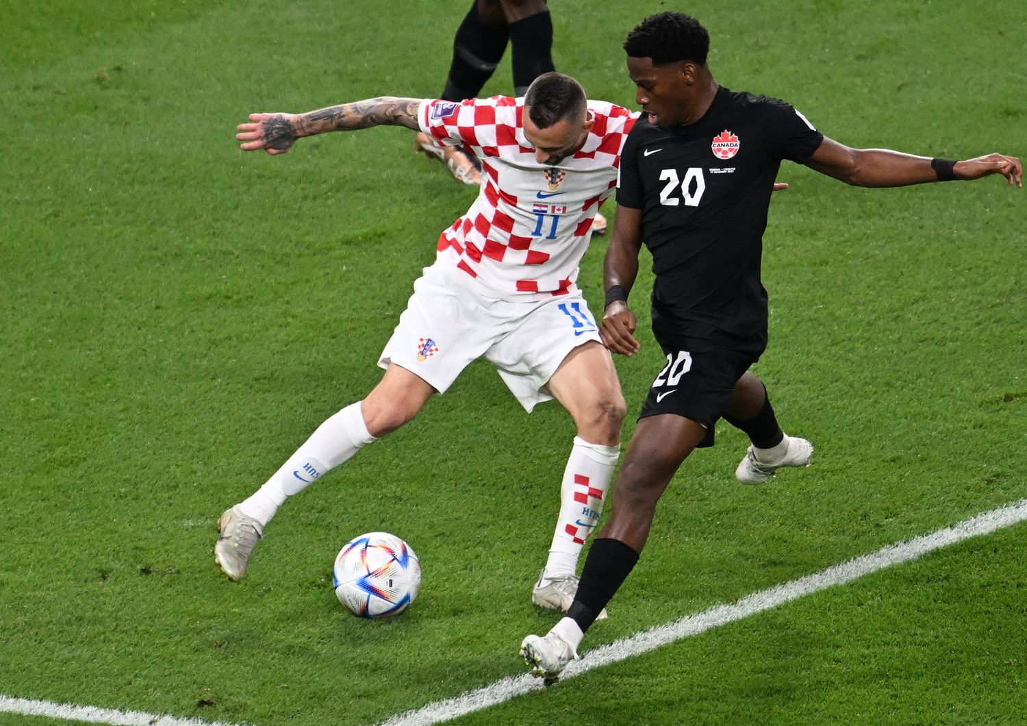 Brozovic in azione contro la Croazia