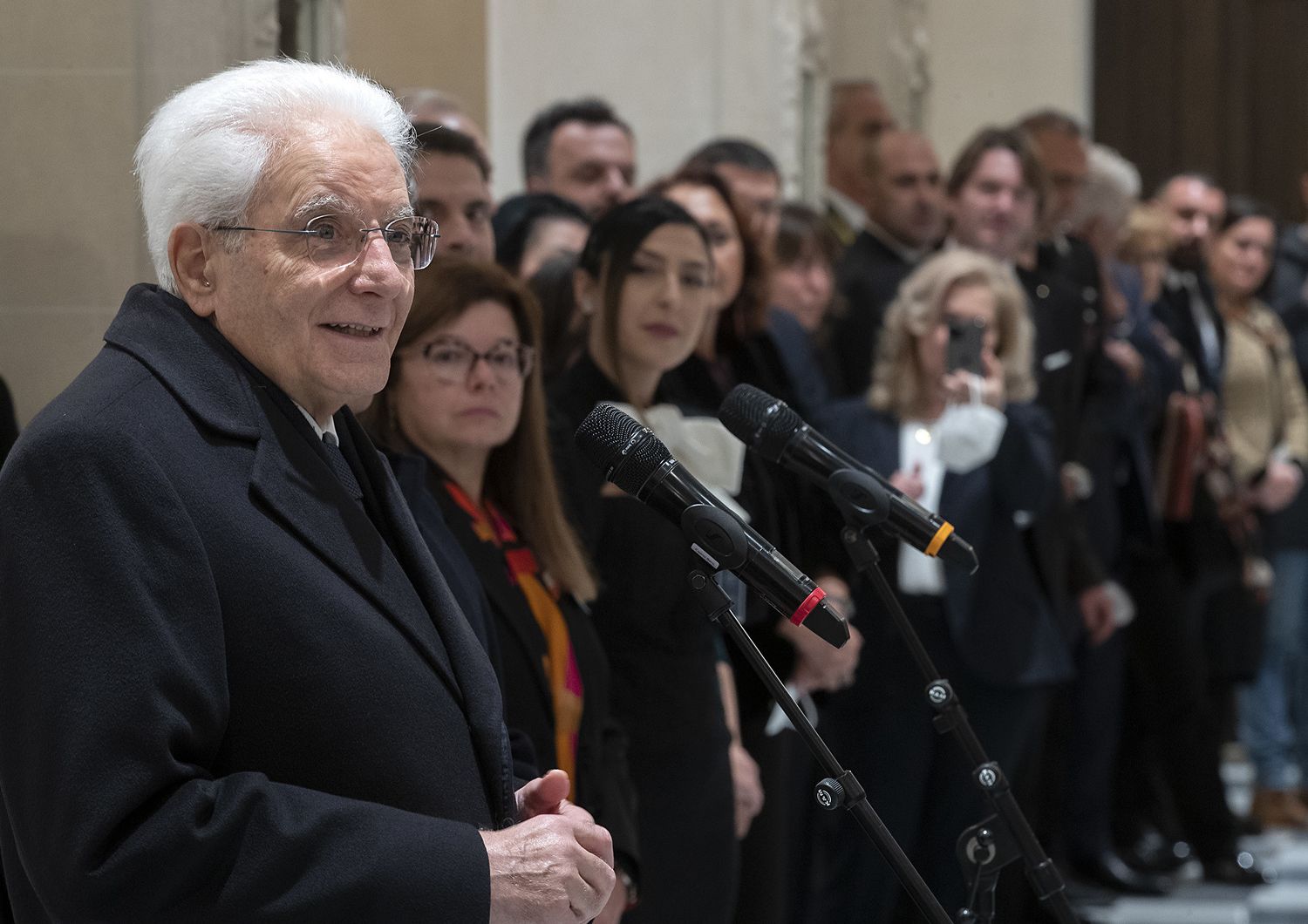 Il presidente Sergio Mattarella nel corso dell'incontro con il personale dell'Ambasciata d'Italia a Berna&nbsp;