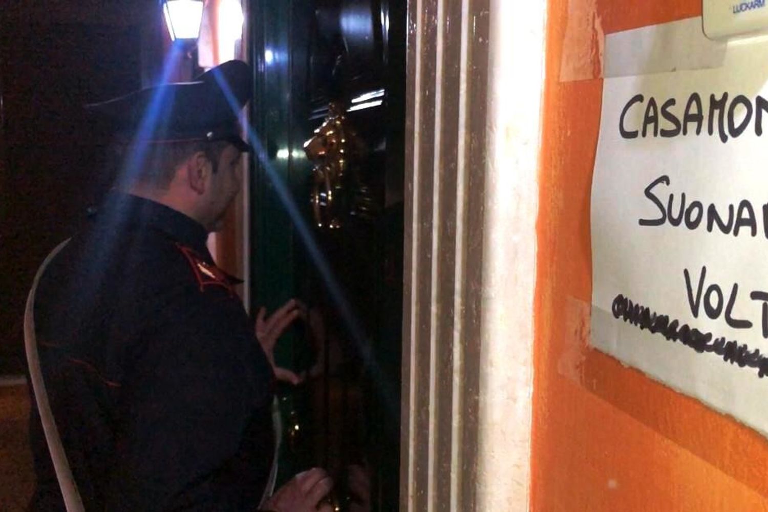 Blitz carabinieri in una villa dei Casamonica