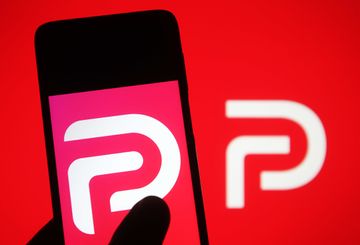 Parler, la app social della destra americana sospesa da 