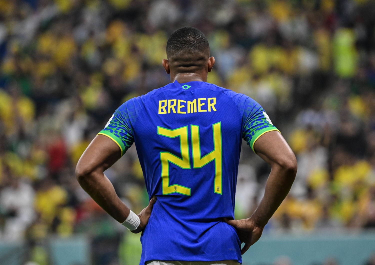 Bremer indossa la maglia 24 del Brasile