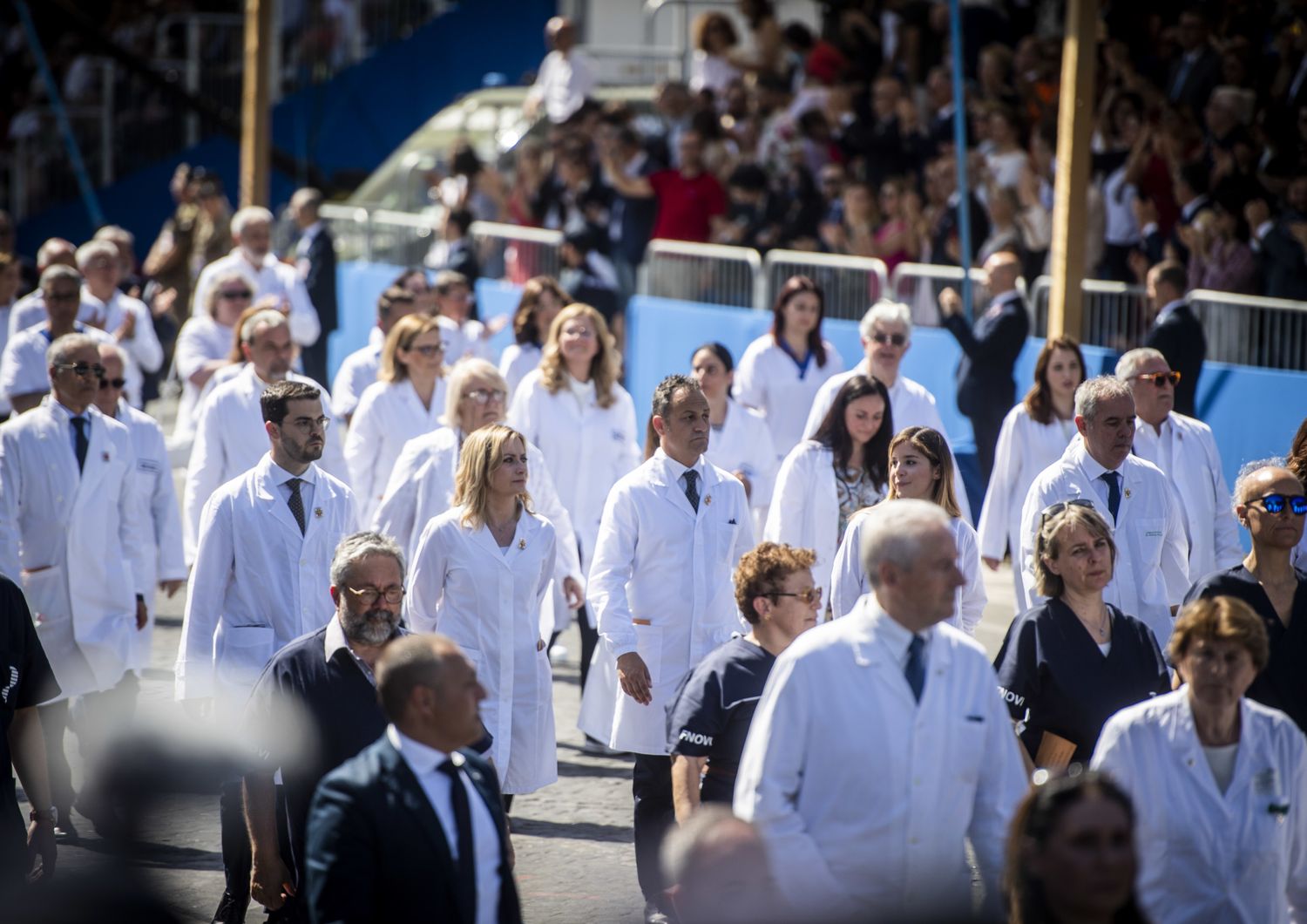 &nbsp;medici e infermieri sfilano su via dei Fori Imperiali&nbsp;