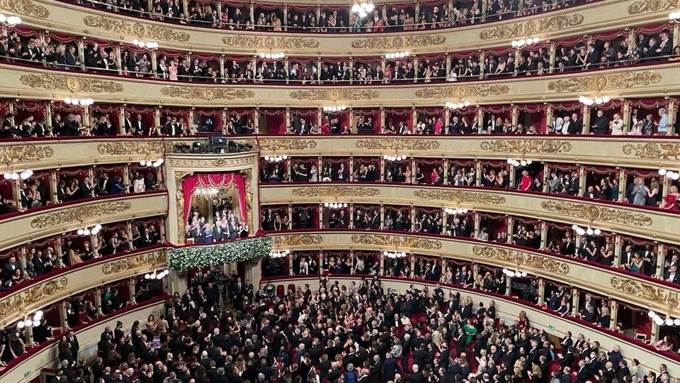 Il pubblico della Scala tutto in piedi per Mattarella
