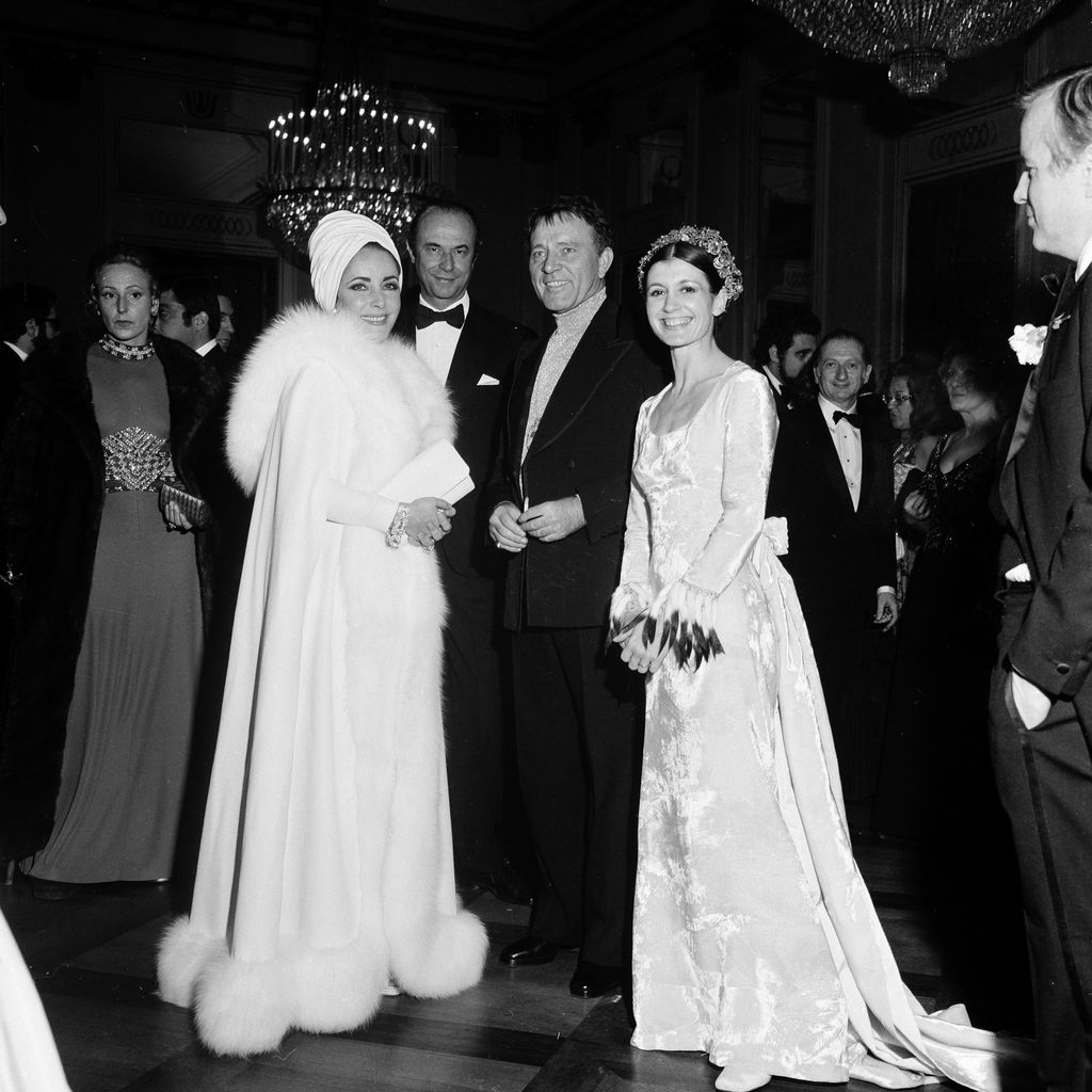 Liz Taylor, Richard Burton e Carla Fracci &nbsp;