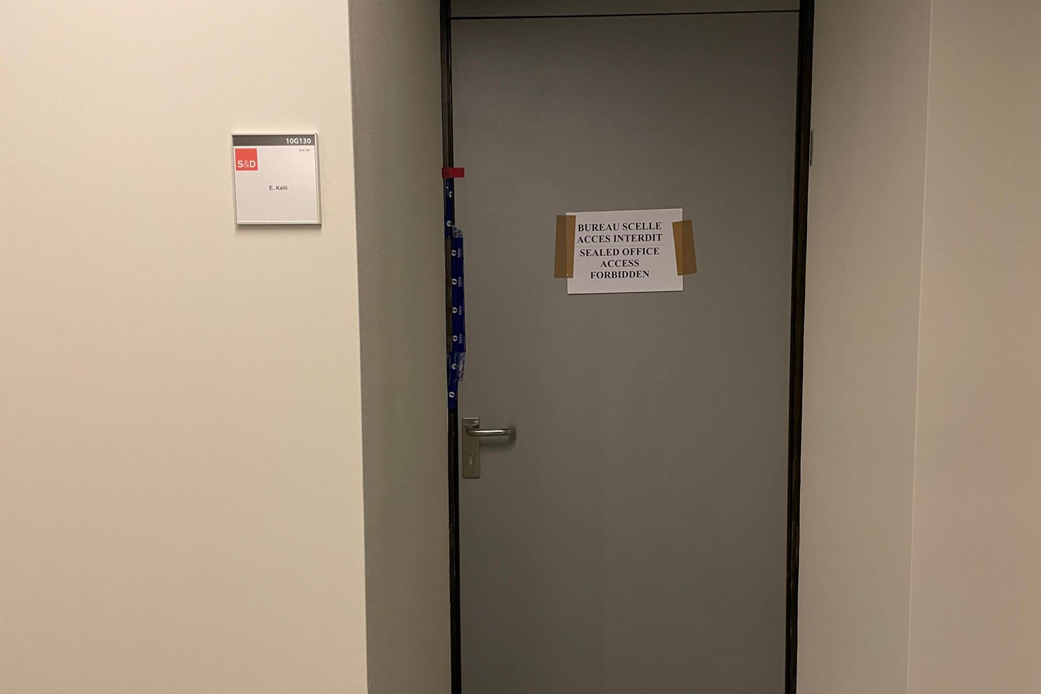 L'ufficio di Eva Kaili sigillato dalla polizia