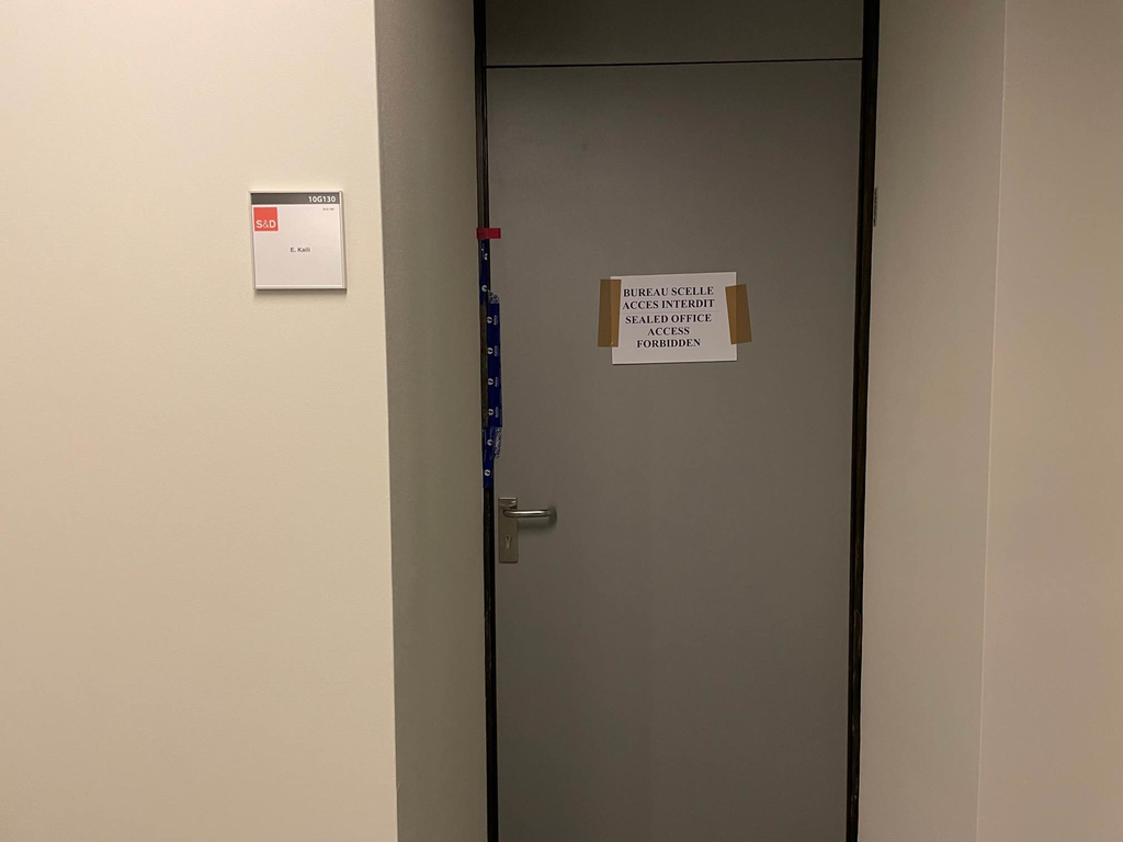 L'ufficio di Eva Kaili sigillato dalla polizia