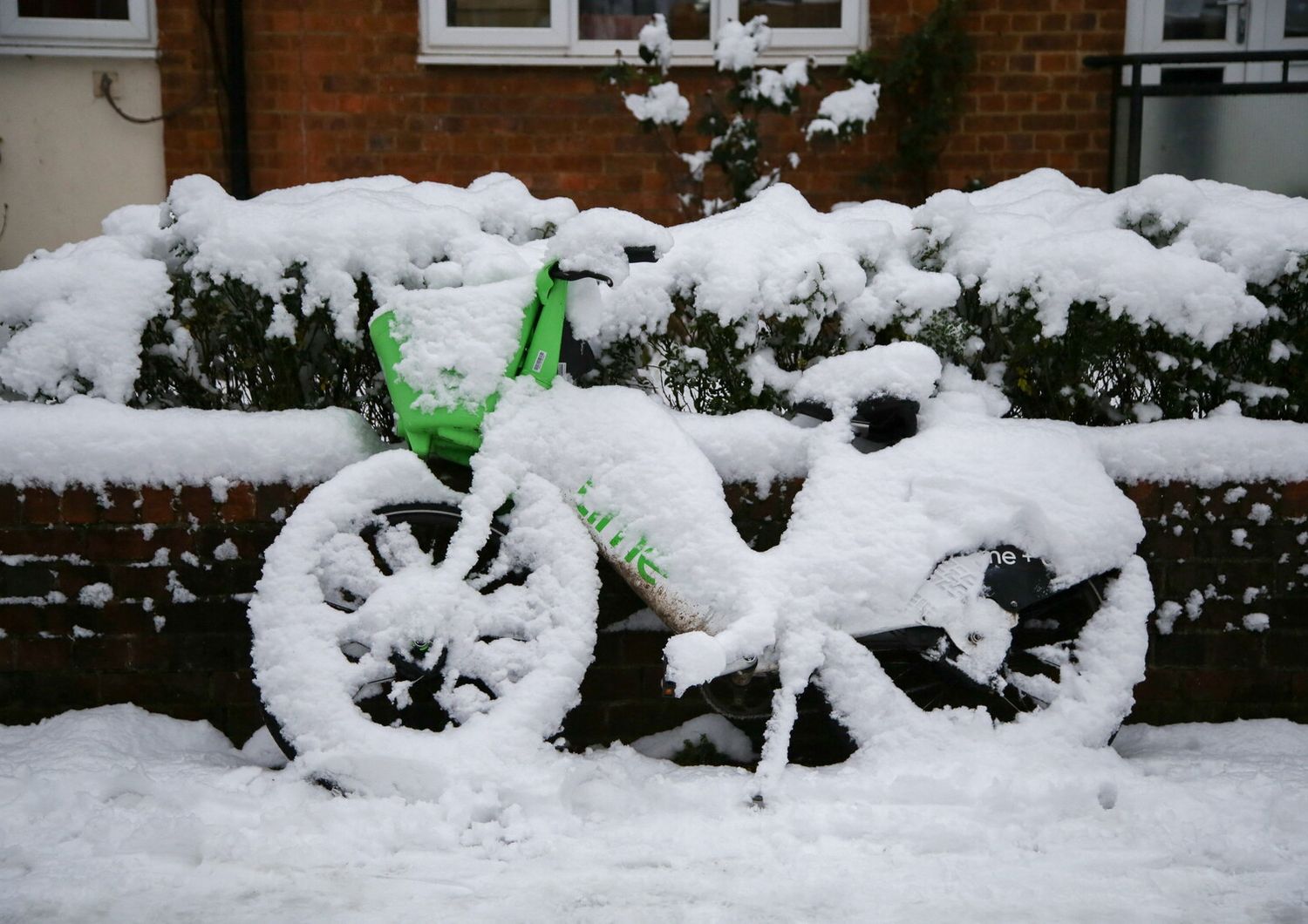 Neve a Londra, disagi e freddo polare