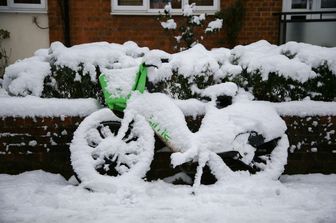 Neve a Londra, disagi e freddo polare