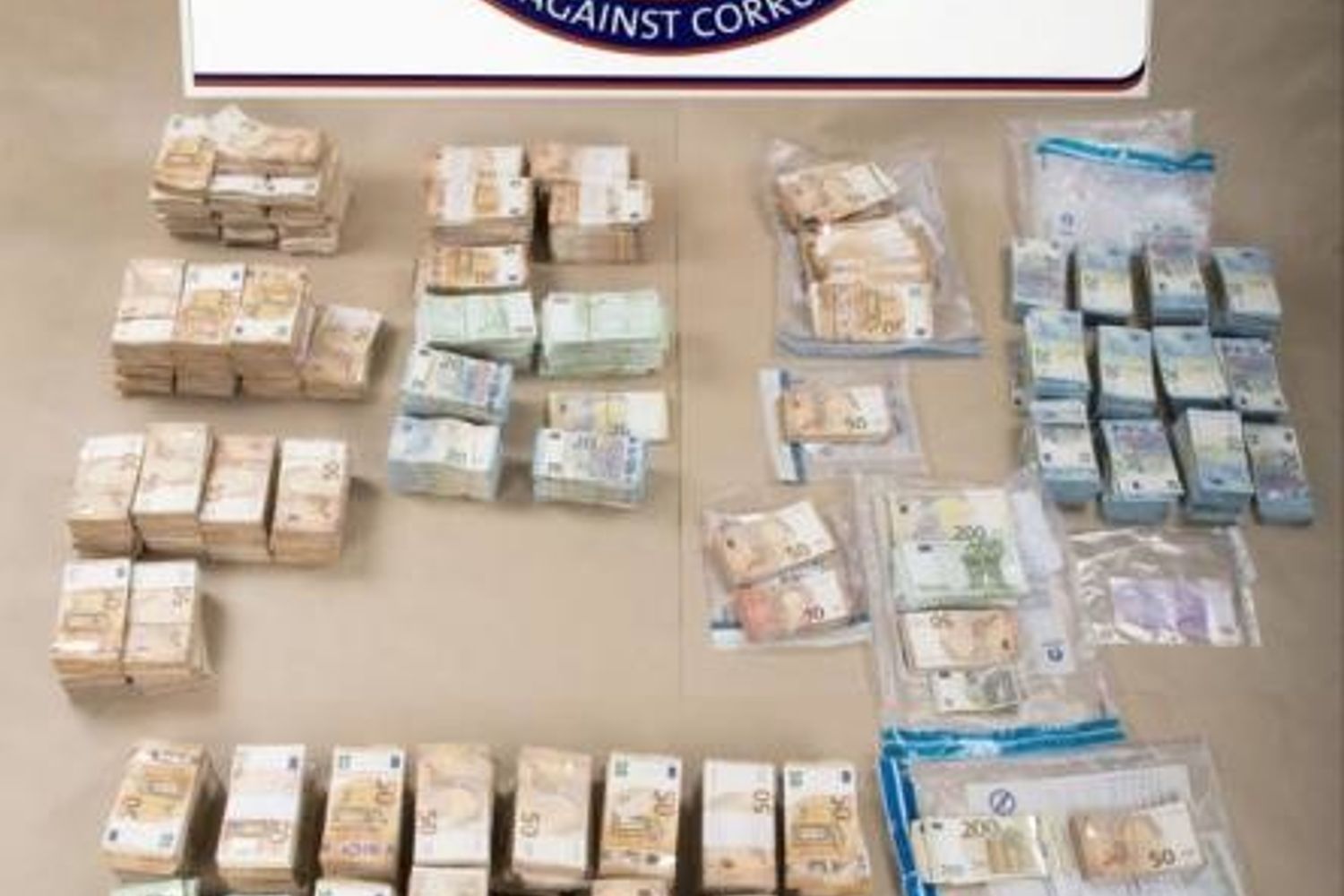 Le banconote sequestrate a casa degli indagati dell'inchiesta &quot;Qatargate&quot;