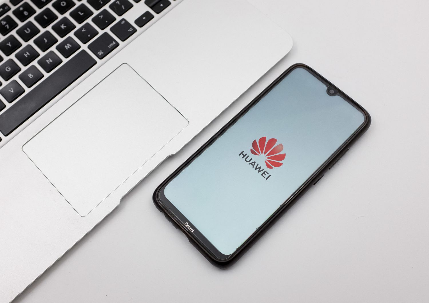 Telefono cellulare con il logo di Huawei