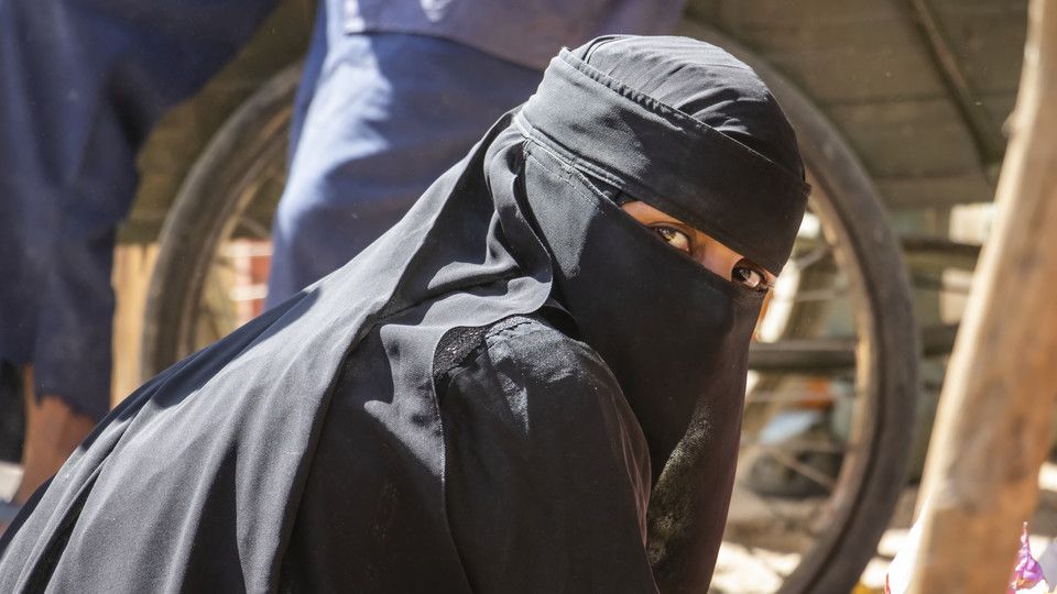 Una donna con il niqab