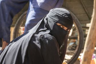 Una donna con il niqab
