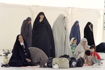 Un gruppo di donne col chador