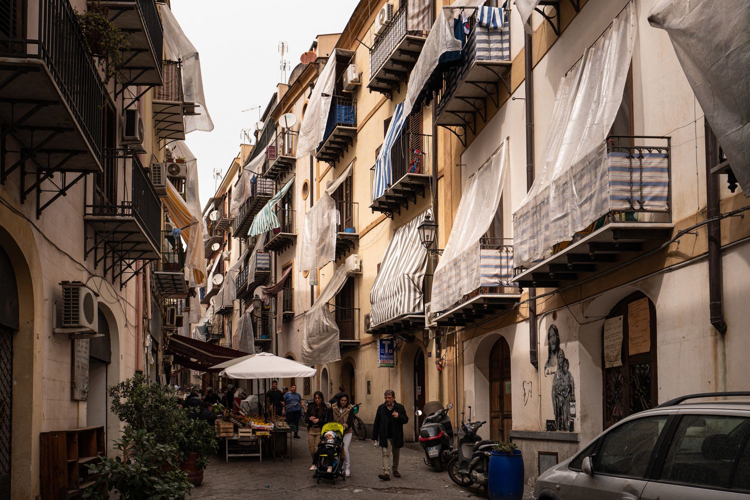 Il mercato Ballar&ograve; a Palermo &nbsp;