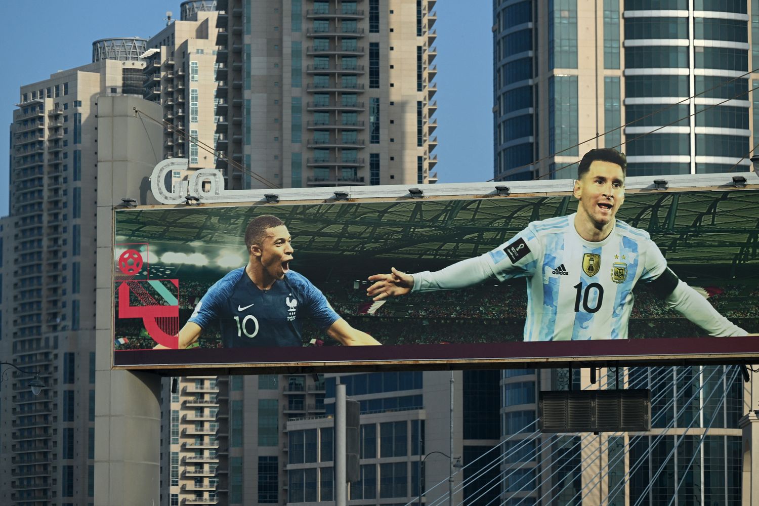 Mbapp&eacute; e Messi