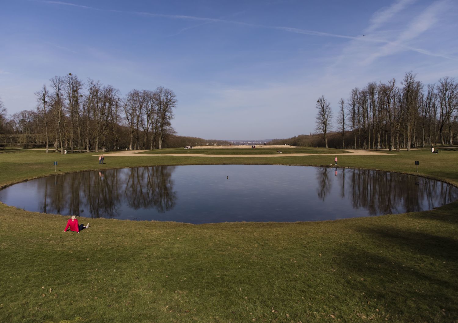 Un lago in una giornata di sole&nbsp;&nbsp;