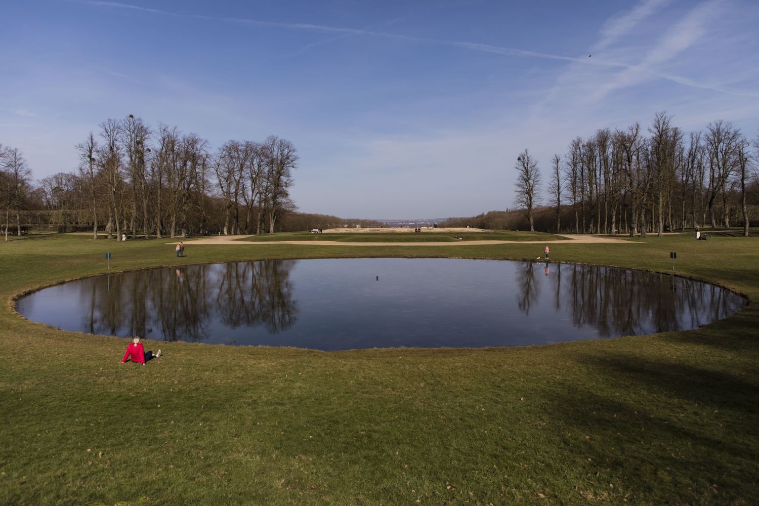 Un lago in una giornata di sole&nbsp;&nbsp;