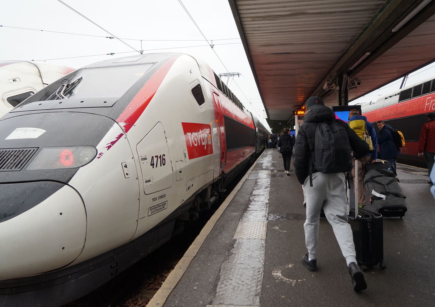 sciopero treni natale capodanno francia 200 mila terra