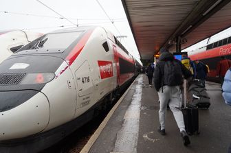 sciopero treni natale capodanno francia 200 mila terra