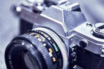 Una macchina fotografica reflex