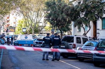 uomo accoltellato strada roma morto ospedale