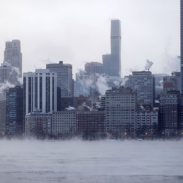 Nebbia che si alza dal lago Michigan (Chicago) all'alba del 23 dicembre, mentre le temperature hanno raggiunto i -21C&nbsp;