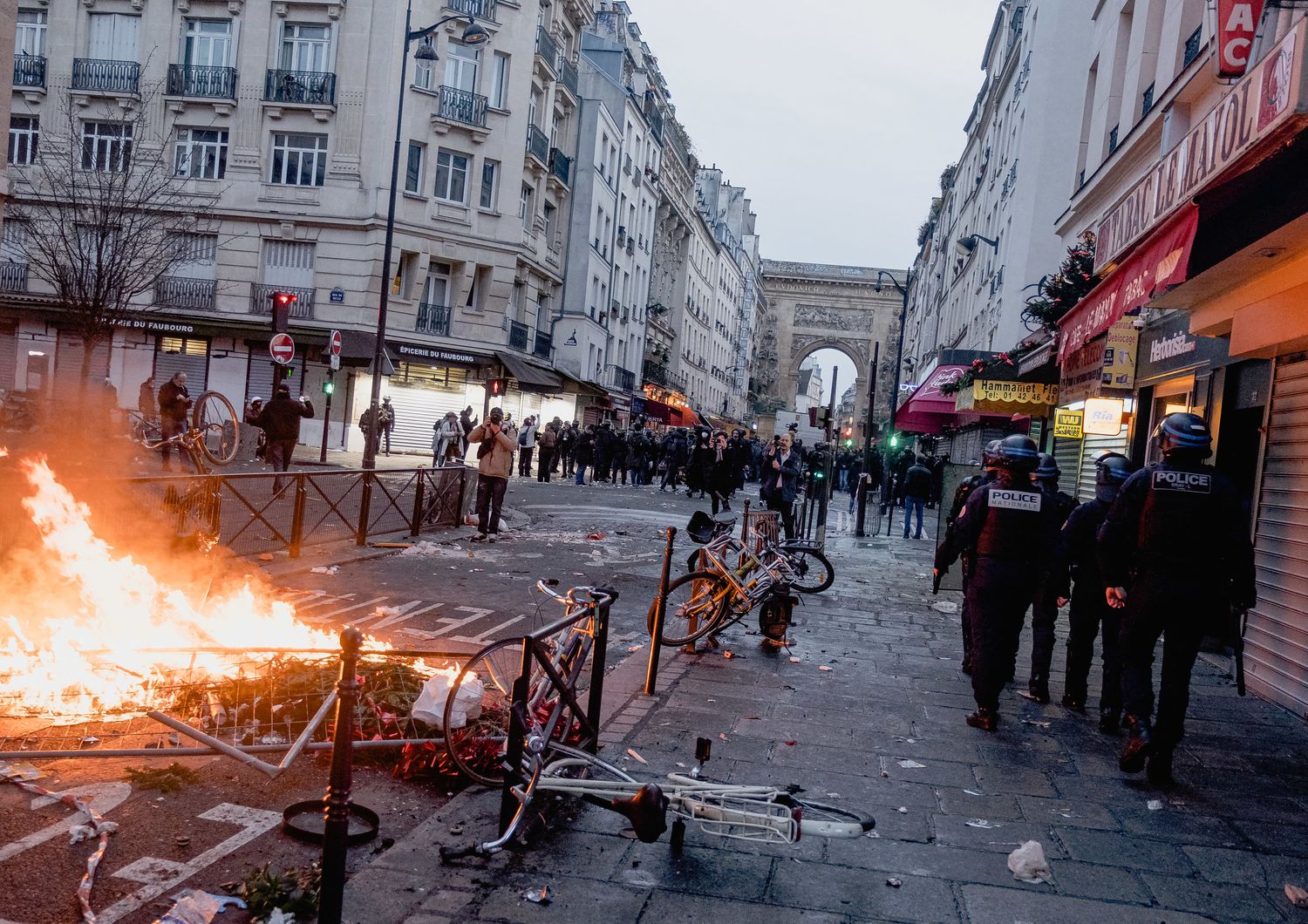 Francia spari Parigi 3 morti vicino centro culturale curdo