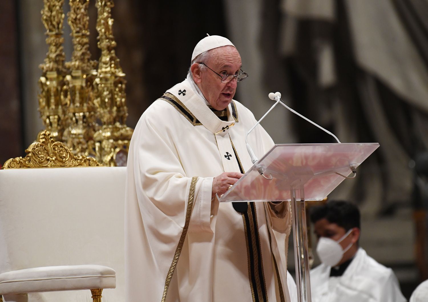 Papa Francesco pronuncia l'omelia nella Messa di Natale