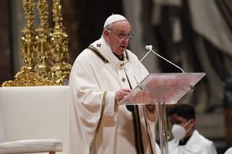 Papa Francesco pronuncia l'omelia nella Messa di Natale
