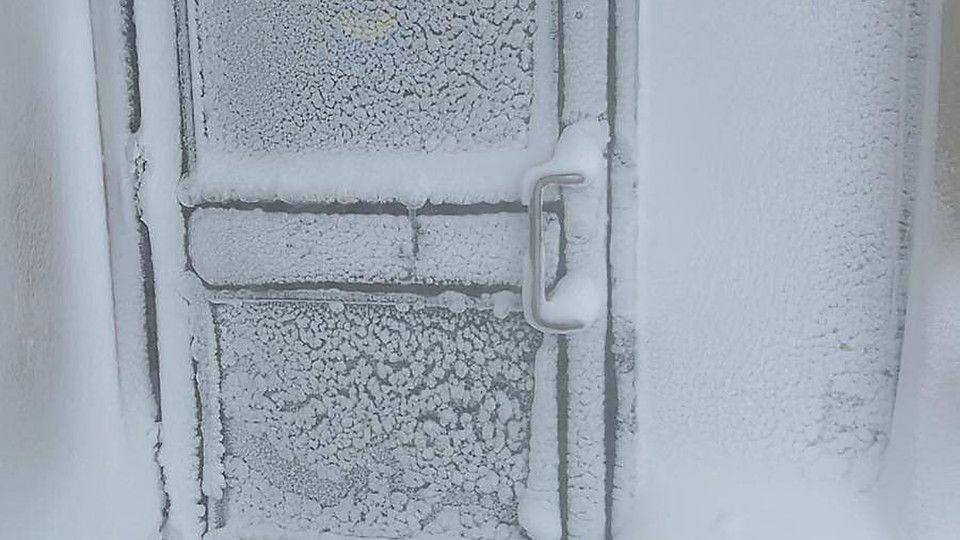 Contea di Erie, una porta bloccata dal ghiaccio&nbsp;