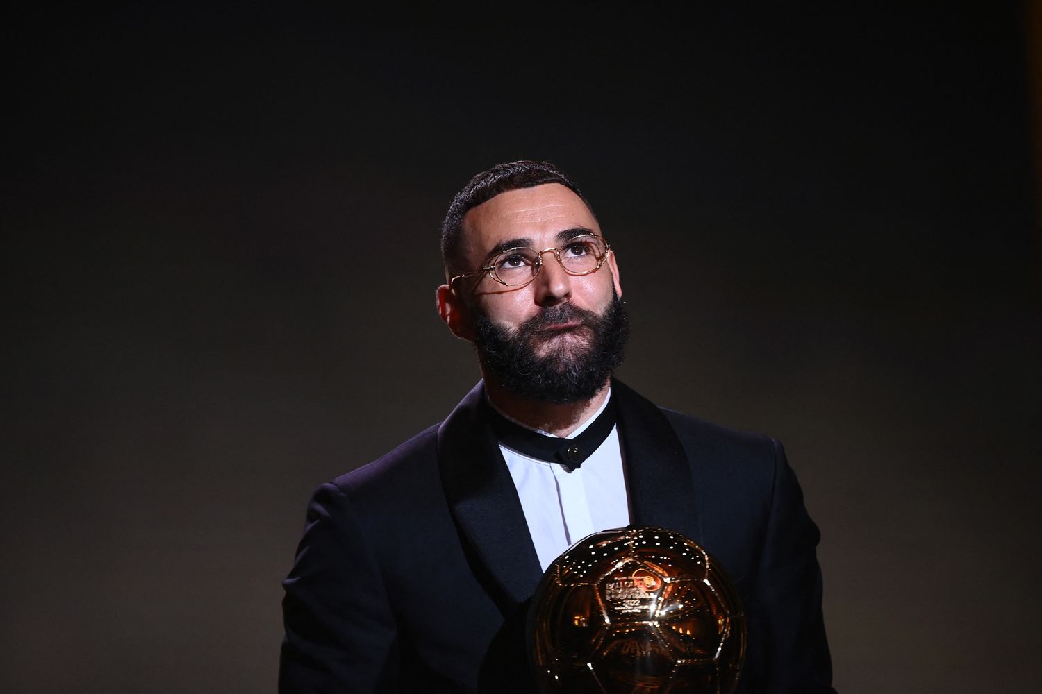 Karim Benzema riceve il Pallone d'Oro