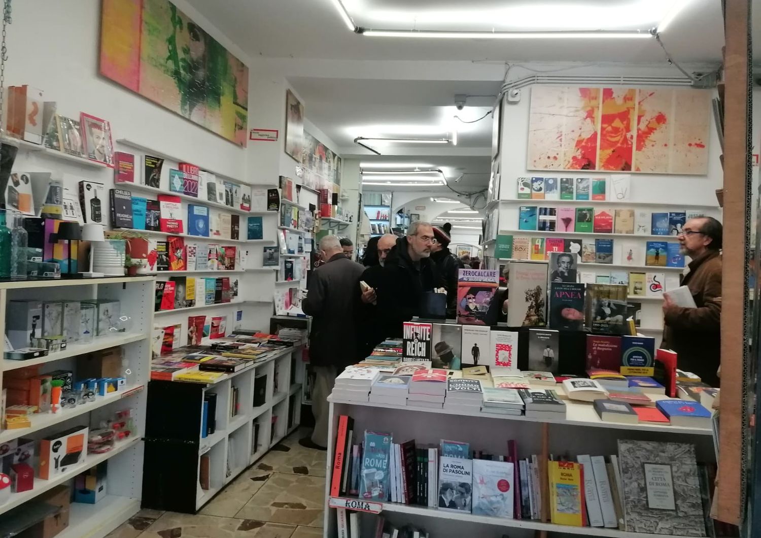 folla addio storica libreria odradek&nbsp;