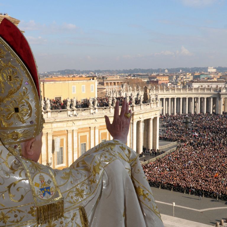 Papa Ratzinger, benedizione solenne