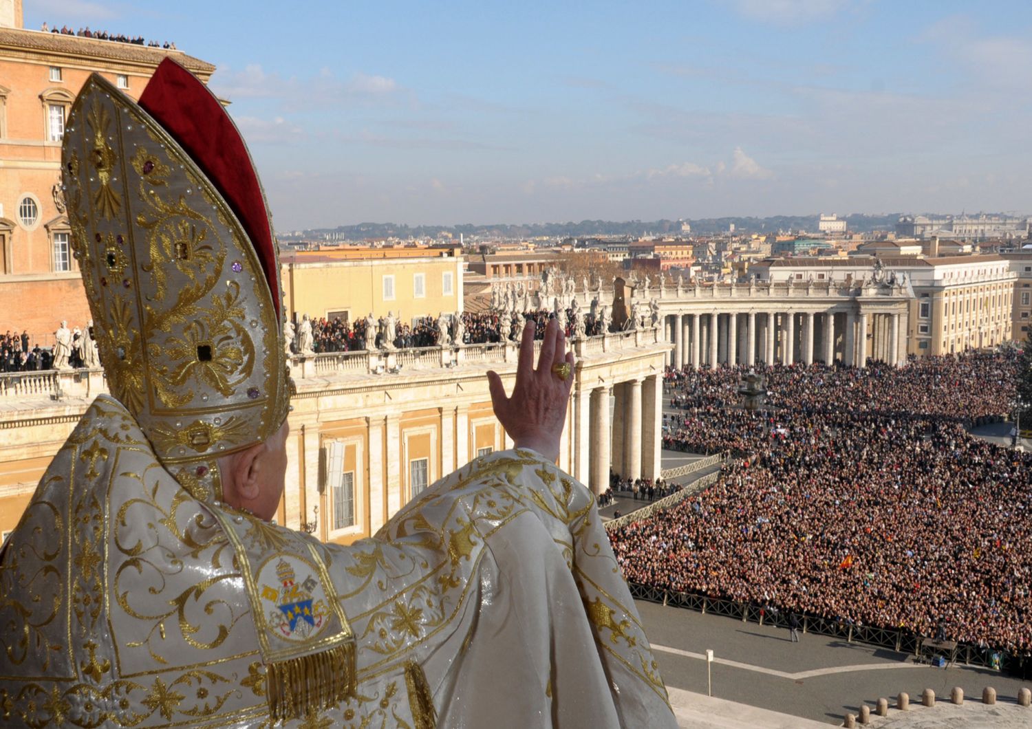 Papa Ratzinger, benedizione solenne