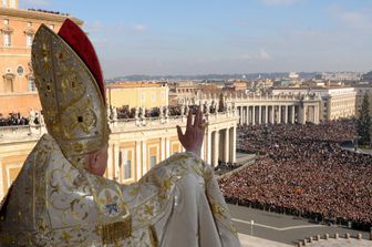 Papa Ratzinger, benedizione solenne