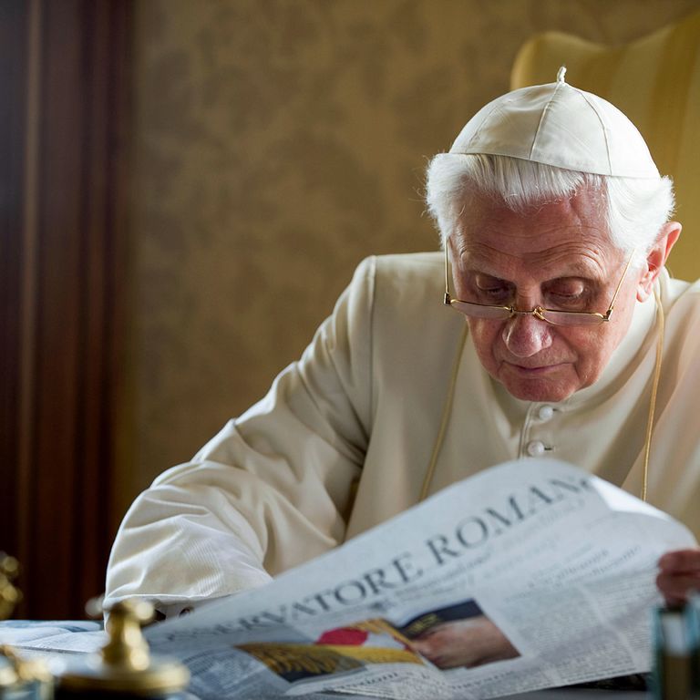 Papa Ratzinger legge l&rsquo;Osservatorio romano