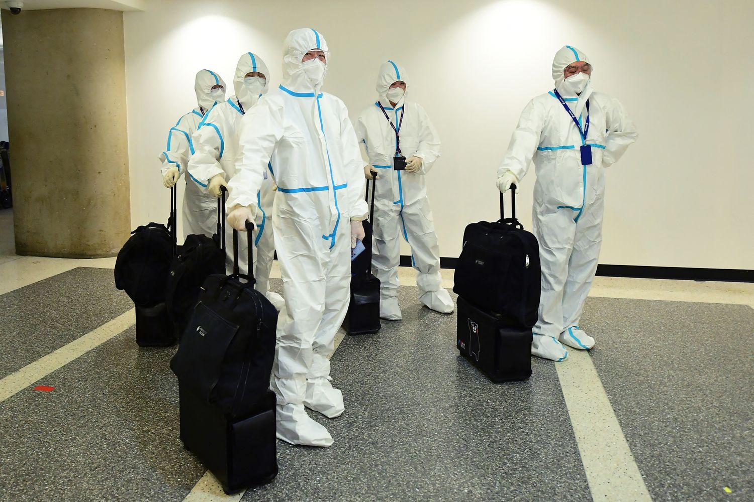 Cinesi in partenza da Pechino