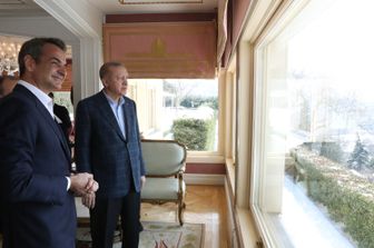 Il premier greco Mitsotakis e il suo omologo turco, Erdogan