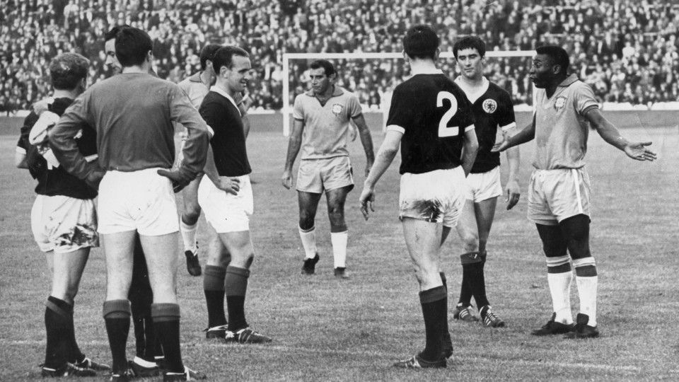 Scozia-Brasile Coppa del Mondo 1966. Pel&eacute; (a destra) e Bremner&nbsp;