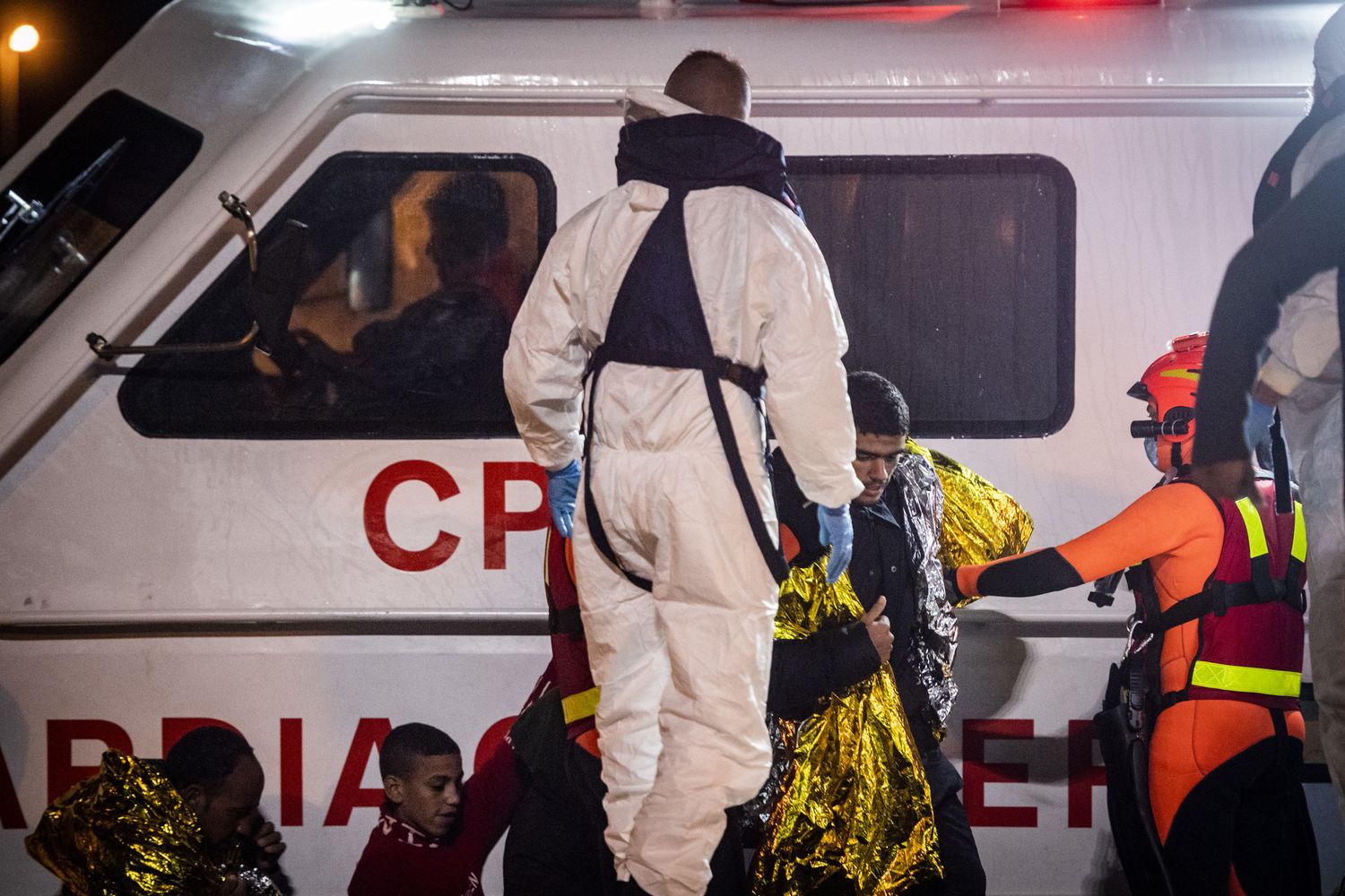 Guardia Costiera, sbarco migranti a Roccella Jonica