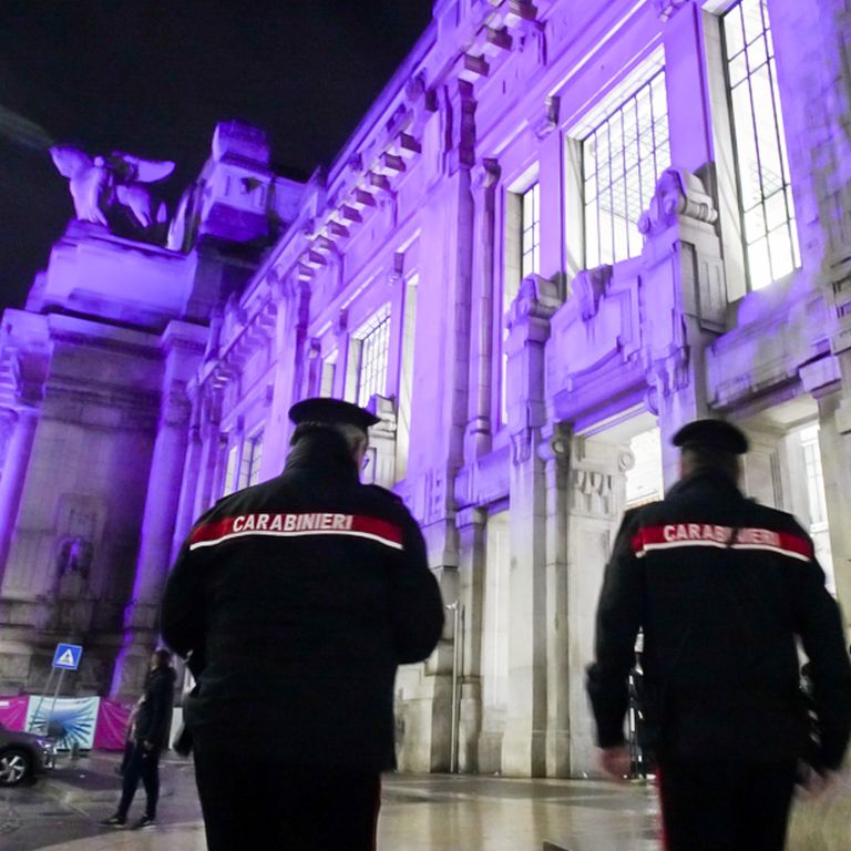 Carabinieri fermano il clochard polacco Aleksander Mateusz Chomiak alla Stazione Centrale di Milano&nbsp;