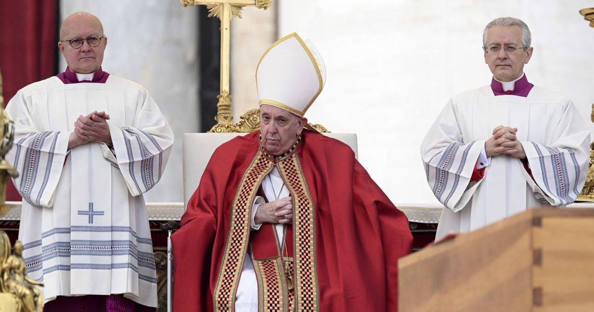 L'addio a Papa Ratzinger