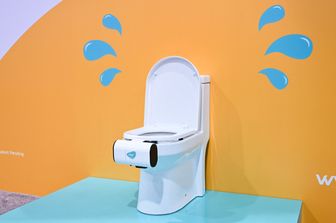 Una smart toilet presentata al Ces 2023 di Las Vegas