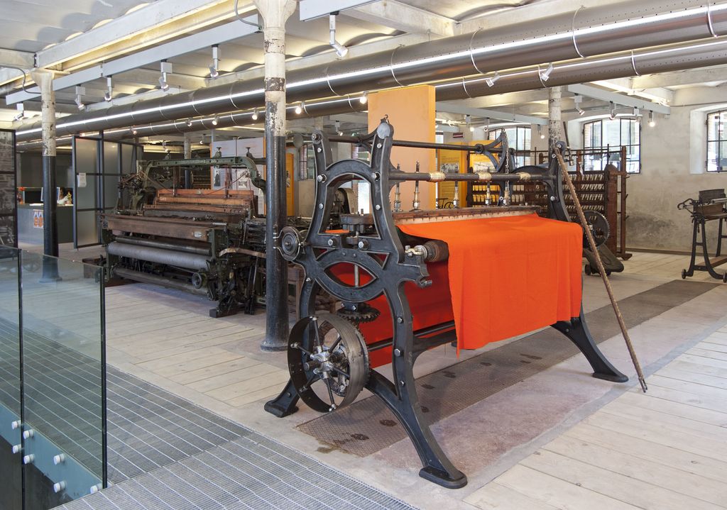 Una macchina ratinatrice per la produzione del panno casentino