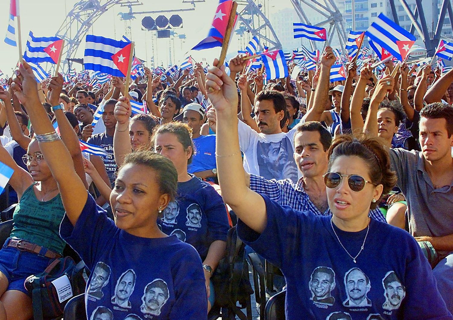 Una manifestazione a Cuba per la liberazione di spie de L'Avana detenute negli Stati Uniti