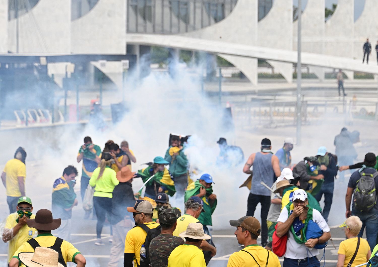 Scontri a Brasilia tra polizia e supporter di Bolsonaro