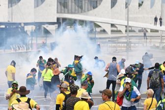 Scontri a Brasilia tra polizia e supporter di Bolsonaro